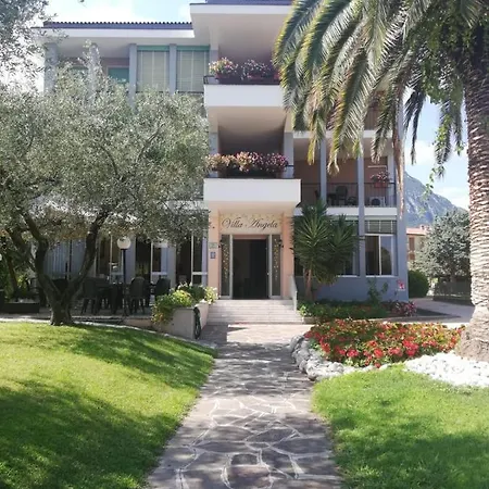 Angela Hotel 3*