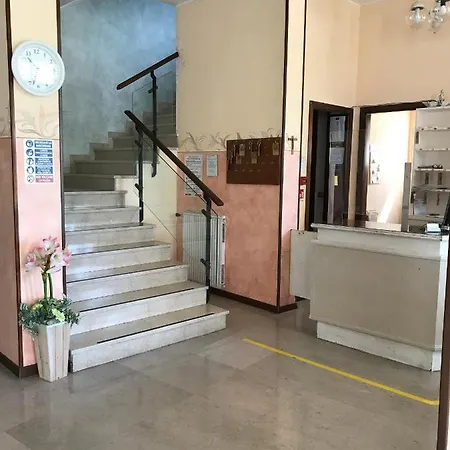 Angela Hotel 3*