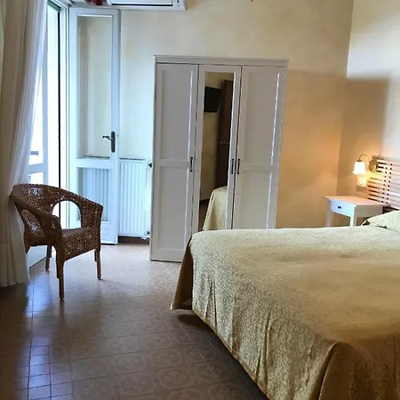Hotel Angela 3*