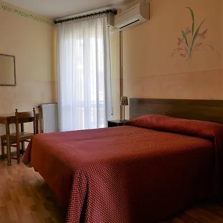 Angela Hotel 3*